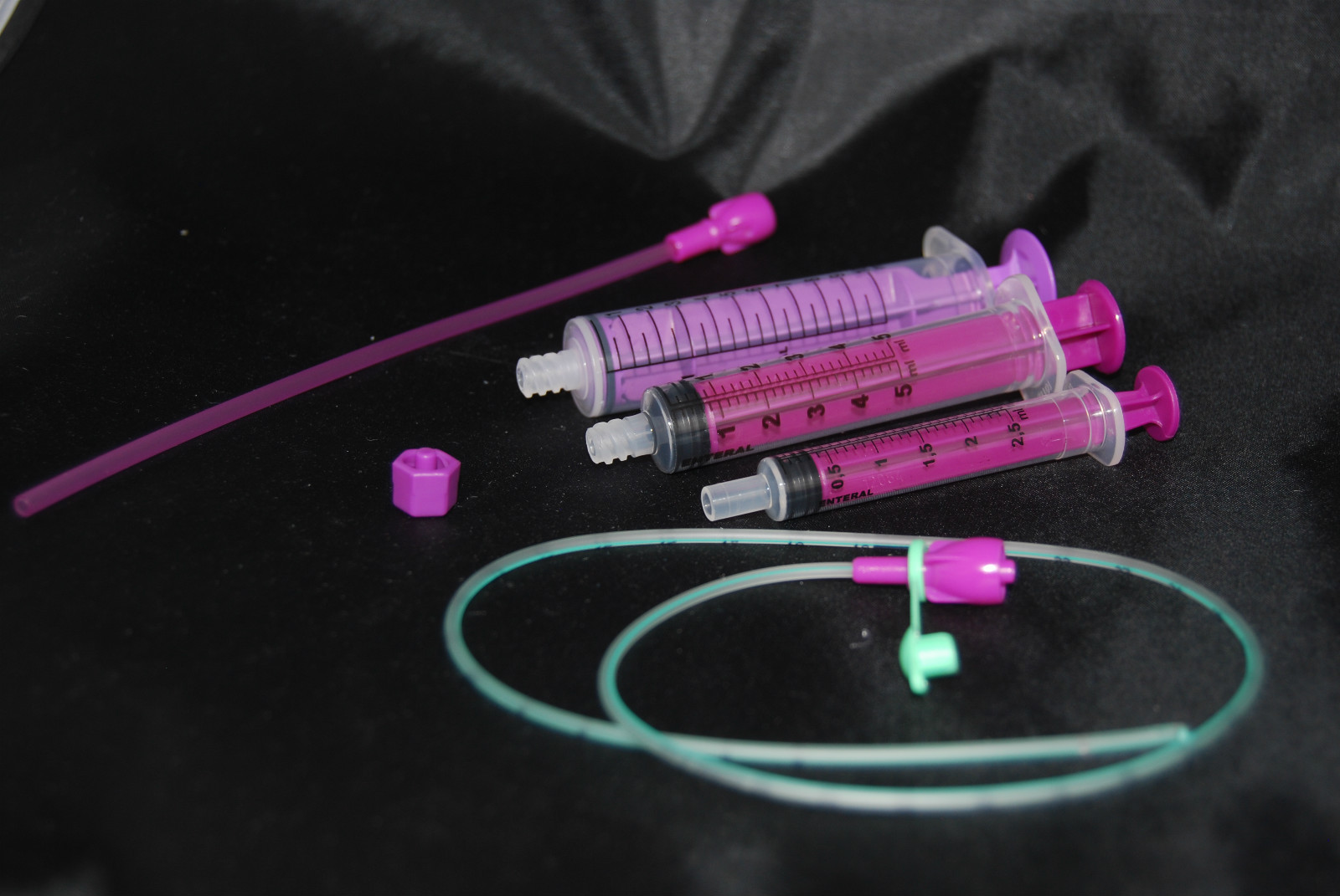 Complete Puppy Whelping Kit Aspirator Clamps Milk Syringe Nurser & teat 90+ Item