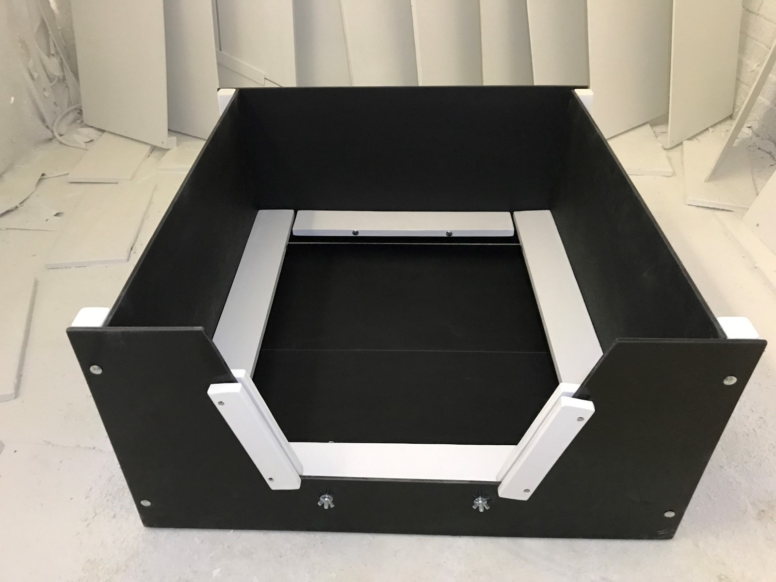 HEAVY DUTY PLASTIC Whelping Box,LARGE 48″ x 48″ w/FLOOR+RAILS Dog,Puppy,Pen