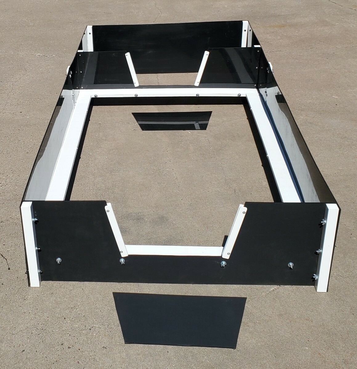 Medium Whelping Box w/safety pig rails, liner & potty area 42×56 FREE S & H